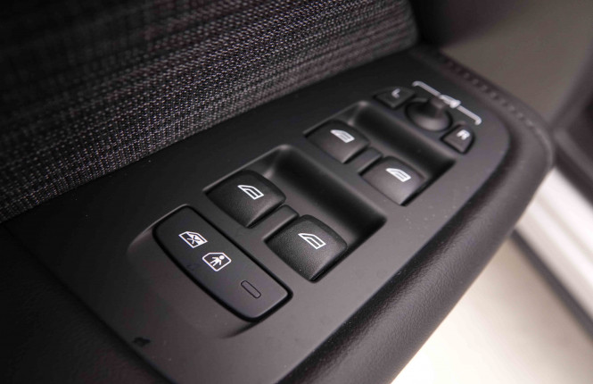 VOLVO_VOLVO_XC60_2549834_23.jpg