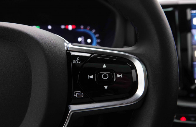 VOLVO_VOLVO_XC60_2550369_23.jpg
