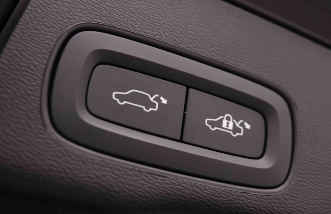 VOLVO_VOLVO_XC60_2550369_6.jpg