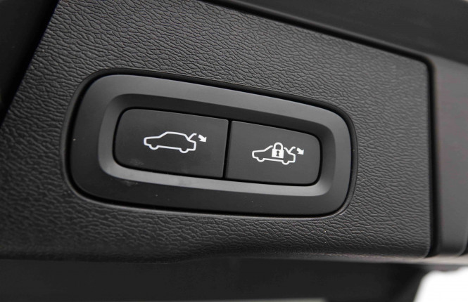 VOLVO_VOLVO_XC60_2654069_6.jpg